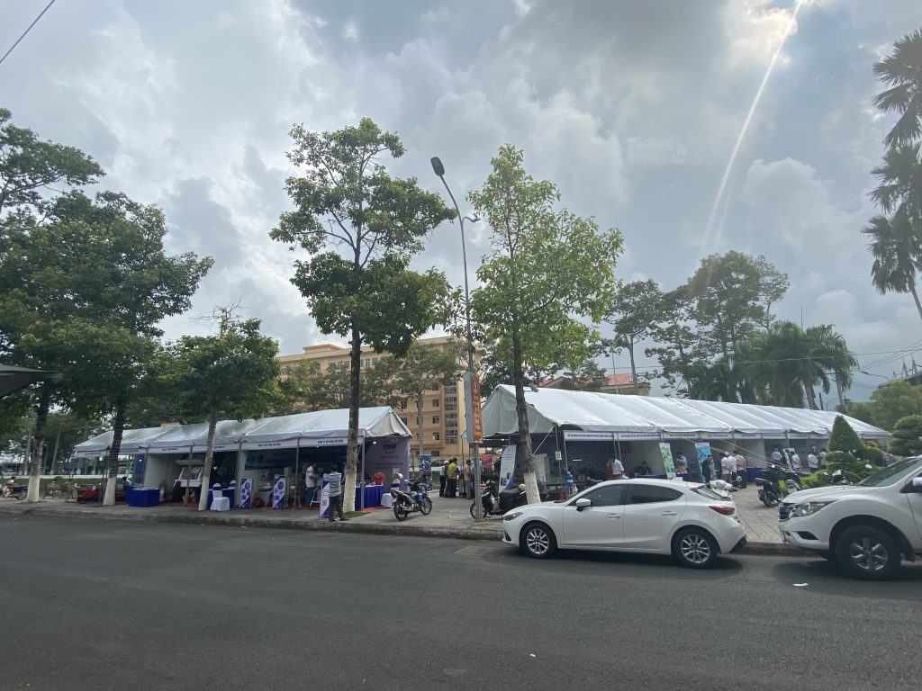 Gian hàng DTCGroup trưng bày 02 Giải pháp "Máy tách màu Thóc & Cân đóng gói định lượng" trong 40 gian hàng tham dự