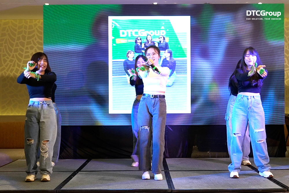 Văn nghệ sôi động góp phần khuấy động bầu không khí của buổi tiệc