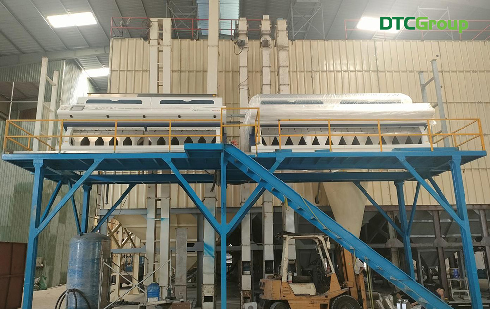 Máy tách màu gạo SC16 có khả năng nhận dạng & phân loại các vật liệu bị đổi màu cực kỳ nhạy bén.