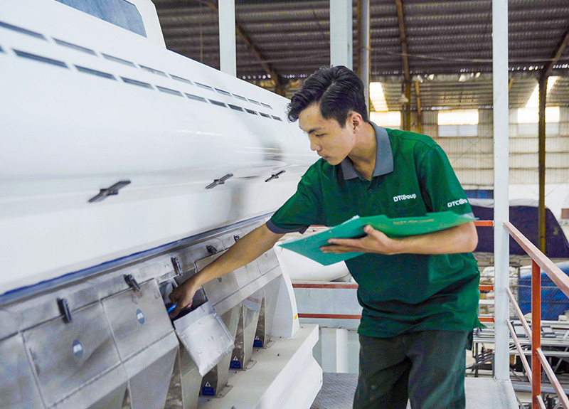 Kỹ sư lắp đặt chuyên môn tay nghề cao